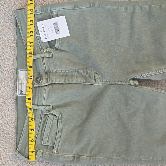 NWT Free People Green Destroyed Skinny Jeans In Moss Size 28 - Picture 4 of 10